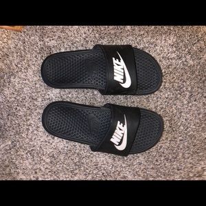 Nike flip flops / slides / sandals